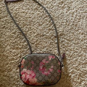 AUTHENTIC GUCCI PURSE!